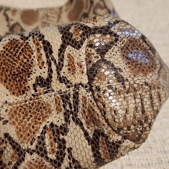 Made in Italy snake embossed genuine leather shoulder bag - Picture 12 of 13